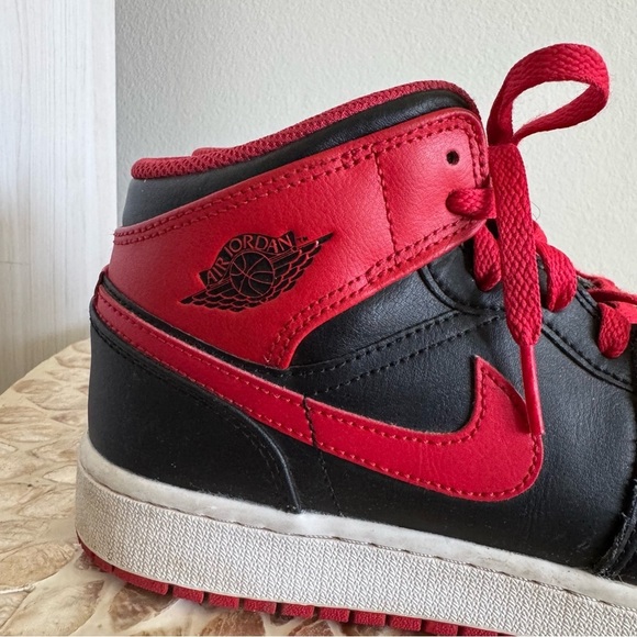 Nike Air Jordan 1 Mid Alternate Bred Sneakers size 6Y - Picture 2 of 11
